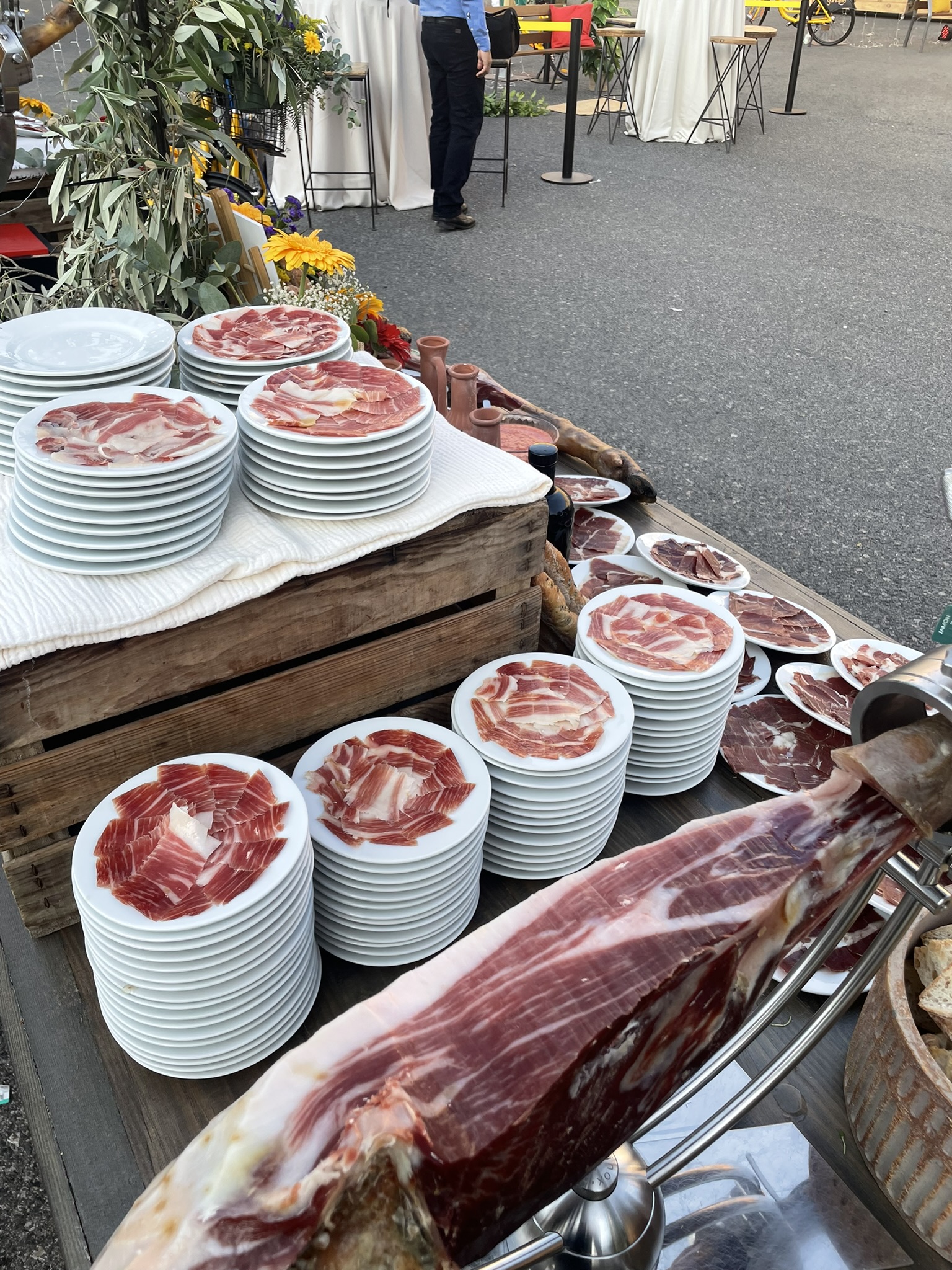 Montaje de corte de jamón profesional para gran evento en Terres de l'Ebre